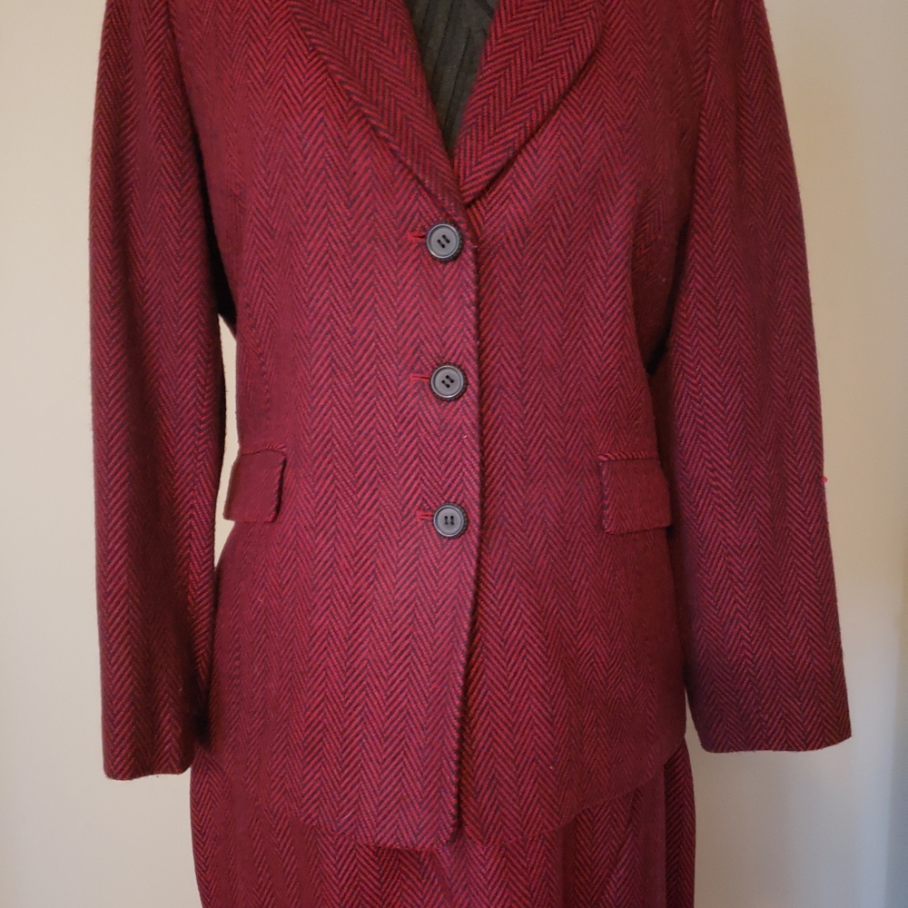 Ladies wool skirt suit